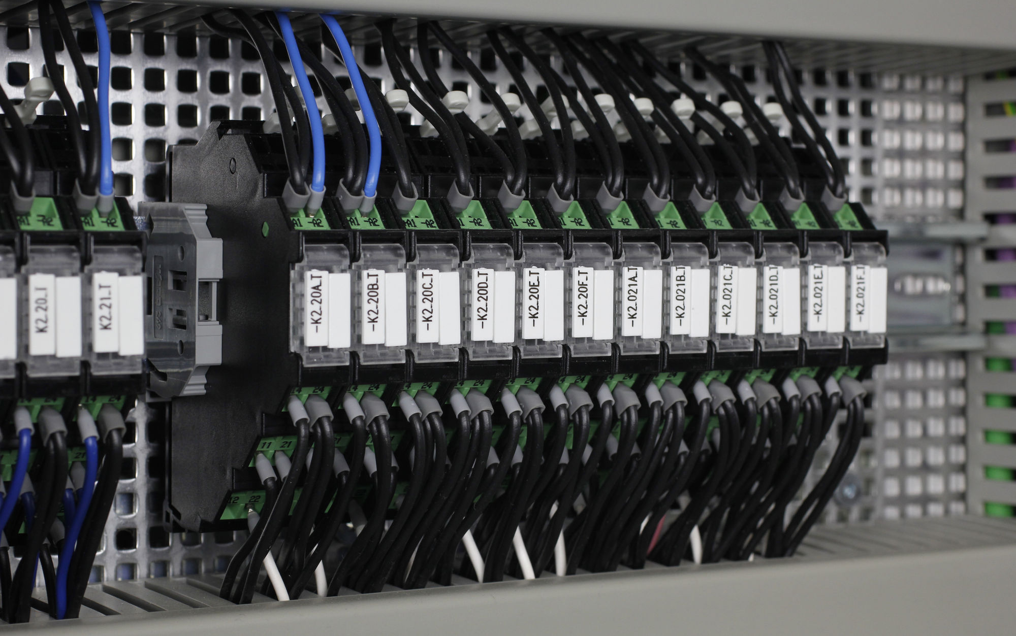 Relays with maximum functionality Murrelektronik
